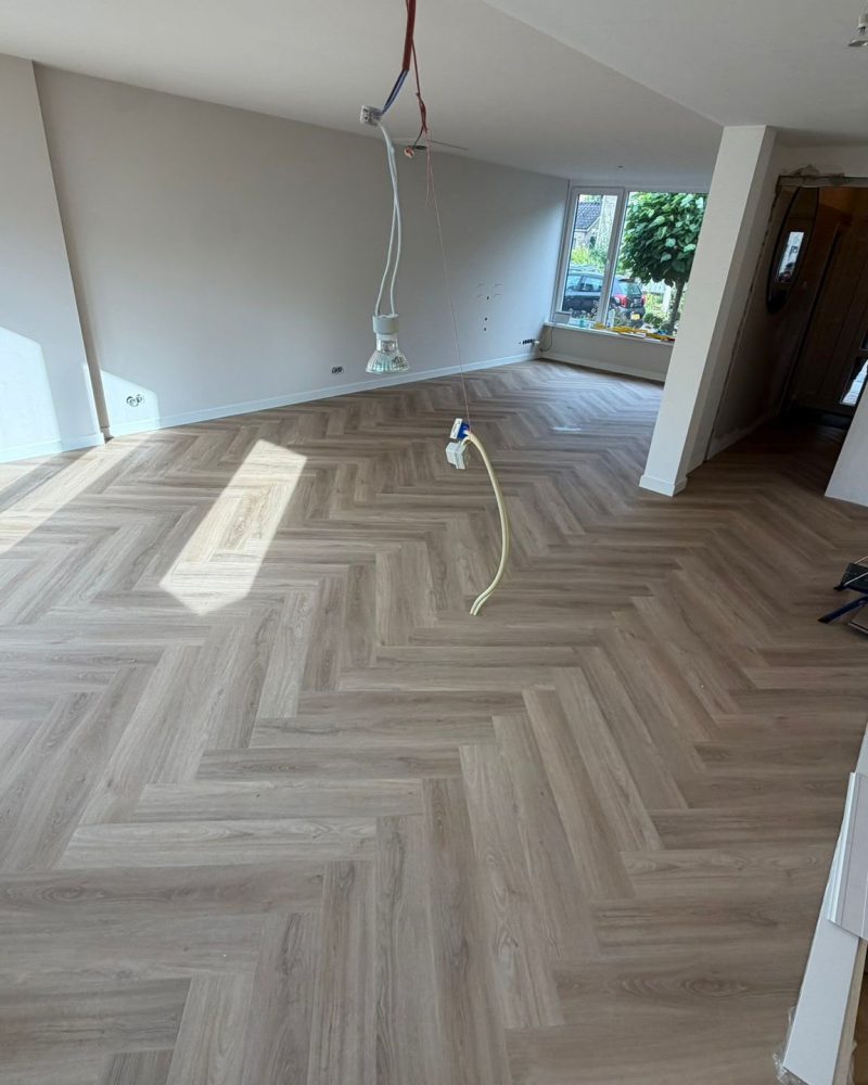 Houtlook visgraatvloer open woonruimte